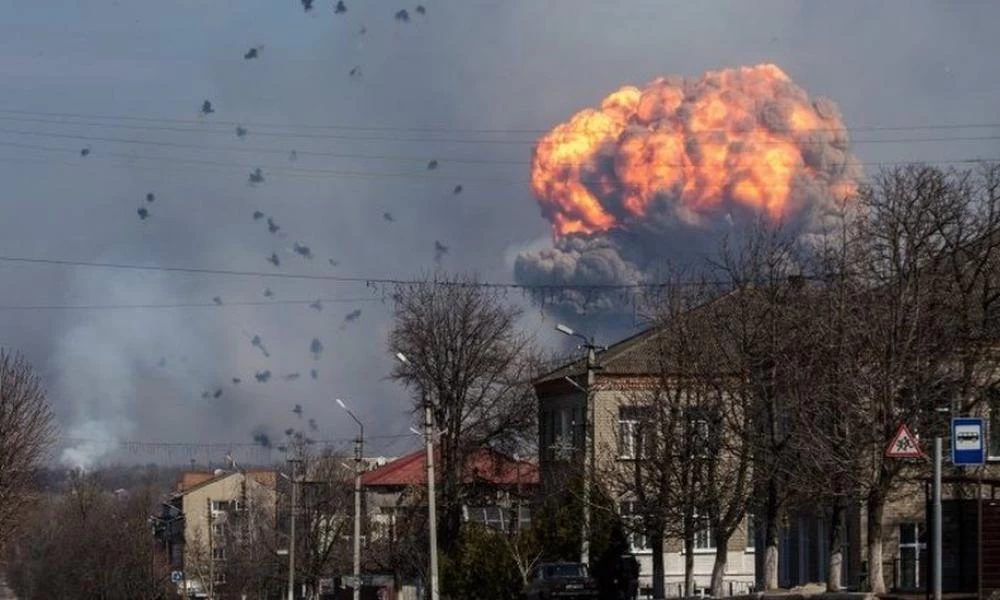 Πήραν σβάρνα τα αεροδρόμια! Διαδοχικές επιθέσεις με ρώσικα όπλα υψηλής ακρίβειας- 25χλμ. από το κέντρο του Κιέβου οι Ρώσοι